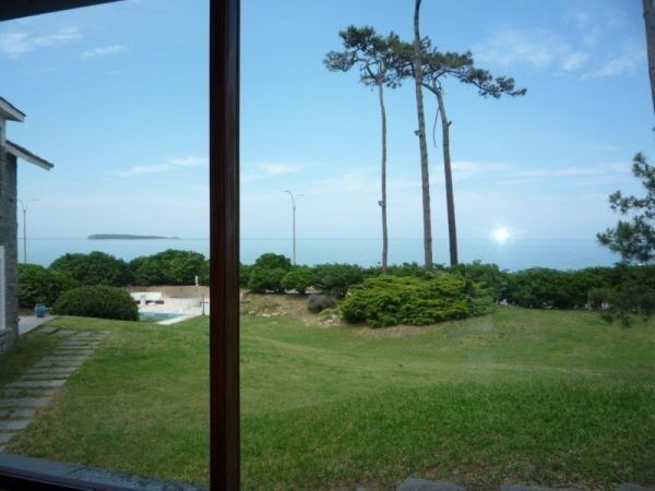 Importante casa en venta frente al mar, vistas increíbles a toda la Bahia.